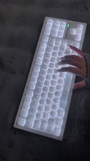 Iiyyyhhjk on Instagram: "Trend!white spider web keyboard!!🕸️☠️🎮 #keyboard #fyp #zornher#zh870 #foryou pc pcgame pcgamer trend cool"