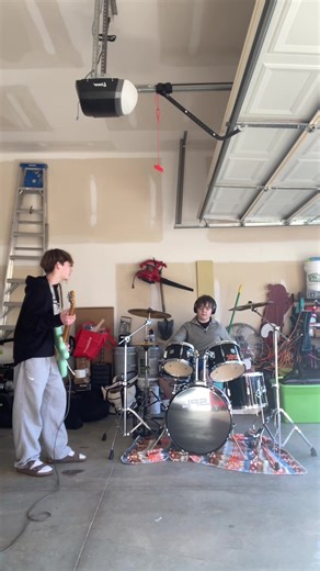 Eruption by Van Halen - A Garage Band Tribute