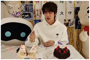 BTS Jin Leaves Netizens in Splits With His Cake-Cutting Skills on 30th Birthday