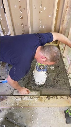 Sloping mortar for a shower pan