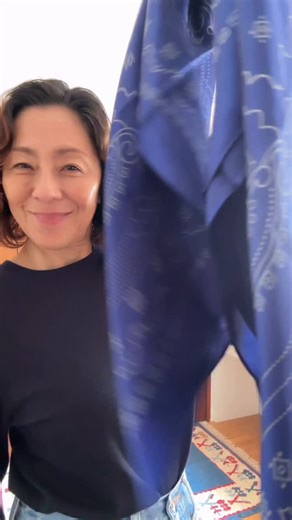 RIKACO on Instagram: "💕 東京夏だー今日は大切な商談に行ってくるー 私の大切な @lovegiveslove プラダクトの思いが伝わりますように👌 . #今日のコーデ は #大人カジュアル #ootd #❤️ 何気にセーターはコンで カーディガンはブラック🖤 私のちょっとしたこだわり😁 バーキンはたまに持ちたくなるよねー🤍"