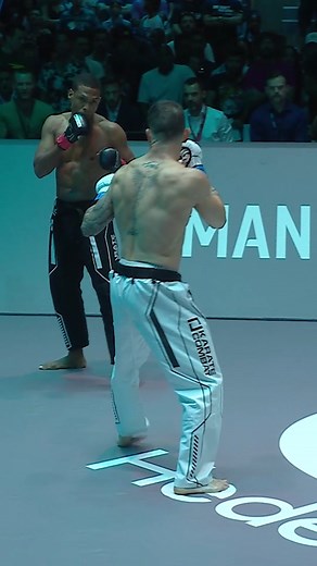 Intense Karate Combat: Swinging Moves