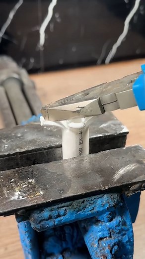 Craft your own DIY hanger rod | Turbo Tribe