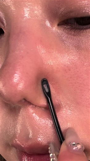 The truth about sebum & clogged pores 👀👀 #sebum #nose #blackheads #pores #kbeauty #koreanskincare #sebummelt #cloggedpores