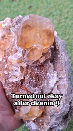 This calcite specimen had a rusty and dirty coating and looked a bit dull. But turned out okay after cleaning! Belgian calcite ofcourse 😉💎 #crystals #crystal #edelstenen #gems #gemstones #geology #kristallen #kristal #magical #minerals #mineralenzoeken #mineralogy #mineralen #mineral #mining #nature #prospecting #rocks #rockhound #rockhounding #stone #viral #crystalhealing #trending #calcite #belgium #clean | Mineralenwereld