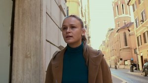 Woman opening a front door - Free Stock Video