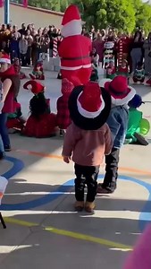 Santa Claus dance 🎅