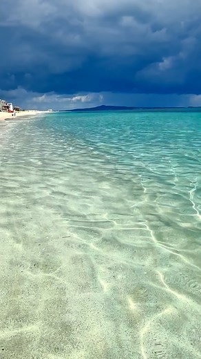 11K views · 1.7K reactions | Settembre in Sardegna è così: giornate calde, umidità da capelli ricci ‍鈴 mare cristallino e improvvisi temporali estivi. ☔️ Qui l’estate non finisce e solitamente ci accompagna anche in autunno  #Sardegna #MareCristallino #SettembreInSardegna #PioggiaEstiva #AutunnoInArrivo #EstateCheContinua | Giusi Casada | Facebook