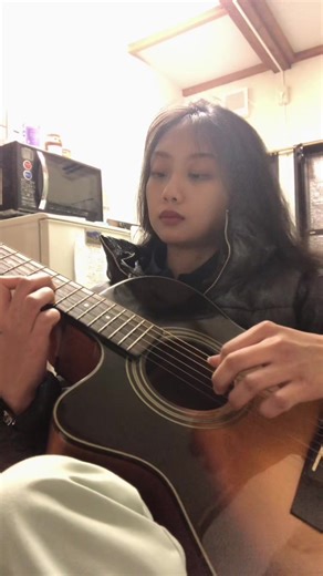 Guitar Cover Introduction with Beanie Style Plucking