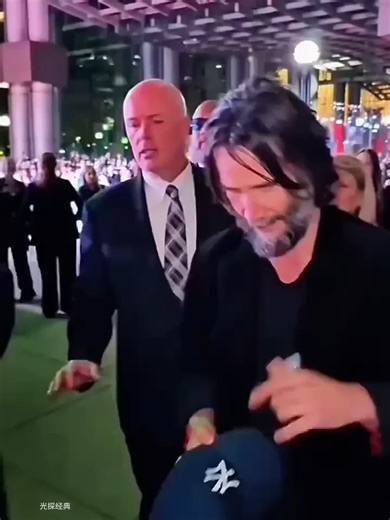 看完他的故事，你覺得真正的富有，是金錢，還是人品？#基努裏維斯_720p #电影 #电影幕后 #电影解说_1080p #許志安@cts_arch #Shorts #強尼戴普 #強尼·戴普 #JohnnyDepp #約翰尼德普 #creative #紀錄片 #有趣 #shorts