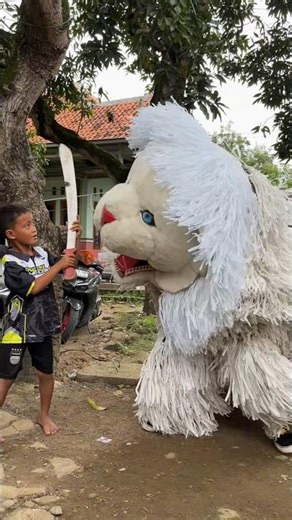 Nabil ran to get tools to fight the Canmacanan