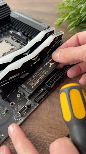 Quick unboxing and installation… This is @teamgroupinc T-FORCE CARDEA Z440 ZERO, a Gen4 PCIe NVMe SSD with speeds going up to 5.000MB/s read and up to 4.400MB/s write. Solid, stable and consistent! ••••••••••••••••••••••••••••••••••••••••••••••• Follow me on @pc.crazy for more content! Subscribe to my YouTube channel! Link in Bio! ••••••••••••••••••••••••••••••••••••••••••••••• #teamgroup #teamgrouptforce #teamgroupcardeaz440 #teamgrouptforcecardeaz440 #teamgroupz440zero #pcmasterrace #pcmr #pcg