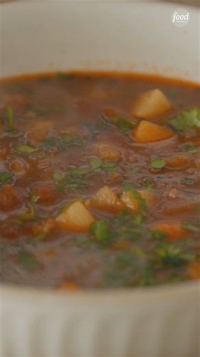 The Pioneer Woman - Ree Drummond's Speedy Hamburger Soup is a Drummond family favorite for a reason — hearty, delicious and on the table in no time 😋🥣 Get more recipes from Ree, Saturdays at 10a|9c and stream it on Max: https://streamonm.ax/49k0byb! #StreamOnMax Get the recipe: https://foodtv.com/3Z2D7RH | Food Network