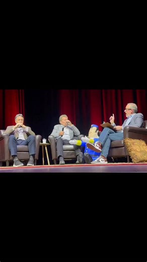 Sold Out Screening for Airplane! And Q&A. Paramount Theater your the best! #paramounttheaterdenver #airplane! | David Zucker