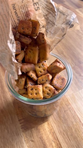 I MADE MY CHİLDHOOD PİZZA CRACKERS AT MY HOME ❗❗Recipe is comment 👇#crackers #crackerrecipe