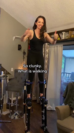 Reply to @revolverhaircut the full video of meeting Lady Dimitrescu is just me rambling so here’s a little synopsis #residentevil #maggierobertson #ladydimitrescu #ladydimitrescucosplay #stilts