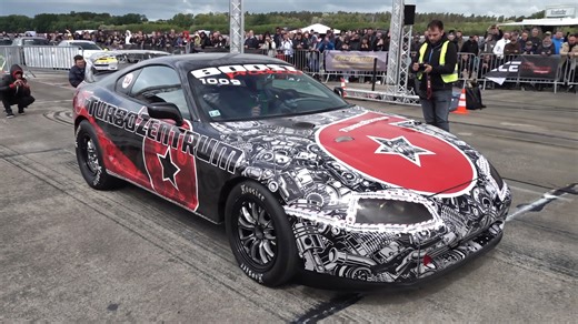 Toyota Supra em arrancada forte de 0 a 302 km/h em poucos segundos