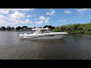 World Cat 400DC-X Walk Through with Jesse Langston from Sara Bay Marina.