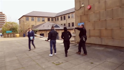 🚨🇬🇧 Tommy Robinson didn’t expose the grooming gang scandal. Andrew Norfolk did - in 2011, two years before Robinson was anywhere near it. Norfolk won the Orwell Prize. He forced national inquiries. He changed policy.Robinson arrived after the story ran, found an audience, and got jailed twice for contempt at the very trials he claimed to be supporting. Judges ruled he risked letting perpetrators walk.He then got a media deal, sold merchandise, and built a legal defence fund on the back of it.