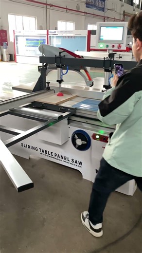 Fully automatic sliding table saw #woodworkingmachine #woodworking #sawblade #atomic#cuttingmachine