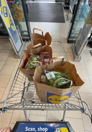it’s weekly food shop time! What do you think of the price?⭐️ @Lidl @Marks and Spencer