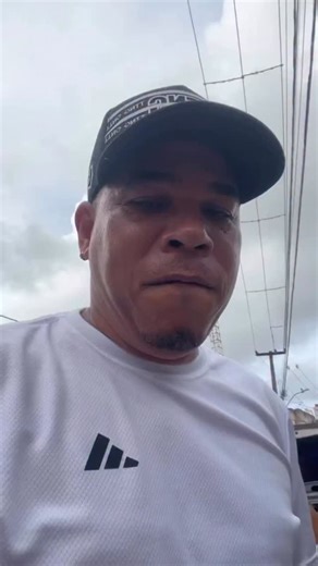 𝓒𝓪𝓻𝓵𝓲𝓷𝓱𝓸𝓼 𝓑𝓪𝓵𝓵𝓪  on Instagram: "Meu Pai indo me buscar no carnaval 🫶🏽😍😅😂"