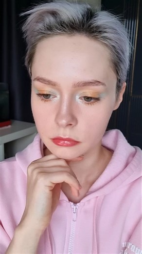Goldfish inspired makeup tutorial
