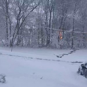 #DEVELOPING: Crews are battling a fire in West Gardiner as a major nor’easter continues to hit Maine. (📹:Kelly Marie) DETAILS: https://tinyurl.com/2fsc47kj | WGME CBS 13 News, Portland