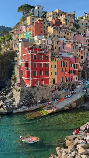 Discover the Enchanting Beauty of Cinque Terre, Italy