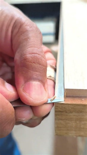 COMO USAR UMA FERRAMENTA MANUAL DE ACABAMENTO EM PVC VEJA O VÍDEO RÁPIDO DE RASTEIRO SEM GEMEÇÃO.