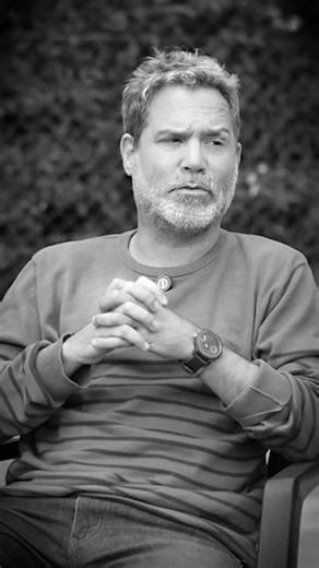 No perdió solo una pierna. Perdió control, salud, dignidad… y casi pierde a su familia. La adicción siempre escala. Nunca se queda donde empieza. Y cuando el límite llega, suele llegar tarde. Este testimonio no es morbo. Es advertencia. Y también esperanza para quien todavía está a tiempo. 👉 Si sentís que el consumo te está llevando más lejos de lo que querés… pedí ayuda hoy. CTA: 📩 Escribime AYUDA. No tenés que tocar fondo para cambiar. #Adicciones #TestimonioReal #Conciencia #PedíAyuda #Salu