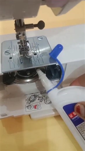 How to oil sewing machine|Oiling tutorial 💁 #sewingtipsandtricks #sewingmachinerepair #sewingmachine