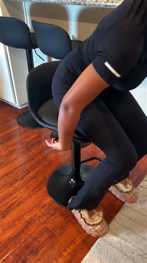 These Swivel Bar Stools Made My Kitchen Island Look High End | 🛍️ Link in the comment 💖⬇️