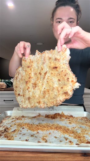 Giant Tuscan Chicken Snitty using @mingleseasoning and honestly… unreal. Crispy parmesan crumb with the creamy pickle garlic drizzle 🤍 You’ll need: 500g chicken mince 1 1/2 tablespoons of @Mingle Seasoning Tuscan Chicken 2 eggs 1 cup plain flour 1½ cups panko crumbs ½ cup parmesan Creamy pickle garlic drizzle: ½ cup whole egg mayo Finely chopped pickles Splash of pickle juice @mingleseasoning Dill & Garlic seasoning Splash of water to thin Method: Mix the chicken mince with the Tuscan seasoning