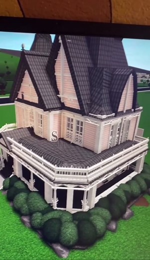 Exploring Victorian Home Builds in Roblox Bloxburg