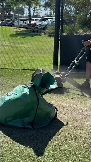 The Allett Stirling and Groomer cartridge in action in Australia 🇦🇺🦘🐨🌏#allettmowers