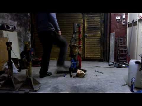 Foot operated log splitter