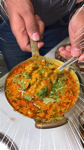 || Tirthi | Vansh 🤝❤️- Foodies || on Instagram: "📍 Ranip – Nava Vadaj me mil raha hai ekdum authentic Bharuch taste food! Aaj hum visit karne gaye Maa Shree Khodiyar Kathiyawadi Dhaba, jahan milta hai proper desi taste aur family-friendly ambience 🤍 Starters me humne try kiya 👉 Cheese Khichya Papad, Khakhra Pizza & Chakri Chaat – kaafi unique aur tasty 🤤 Main course me toh full Kathiyawadi spread tha 🔥 🥘 Undhiyu 🥘 Lili Haldar nu Shak 🥘 Kaju Kathiya nu Shak 🥘 Bhareli Dungri nu Shak 🌾 V