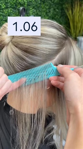 Olivia Thompson Blonde Specialist on Instagram: "Viral: There’s something so satisfying about finding a tool that just clicks with your workflow. I’ve been foiling for years, and while I thought I had it down to a science, these new highlighting combs completely changed the game for me. Suddenly, it felt like I wasn’t just saving time—| was working smarter, not harder and you can see that in the video! You know that repetitive rhythm of foiling, section by section? It’s one of those processes th