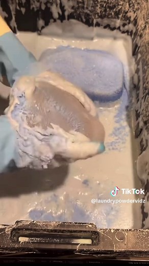 Amazing Ariel Powder Bombs for a Refreshing Clean