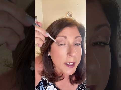 Easy Makeup Tricks for Aging Eyes