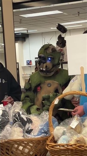 Awesome Springtrap cosplay #fivenightsatfreddys #springtrap #cosplay #fnaf #toyshow