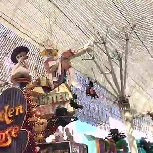 53K views · 1.4K reactions | La Zip-Line ,l' incontournable de Las Vegas , Fremont Street . Qui a deja eu la chance de le faire ? By Bring Me | Inspired By USA | Facebook