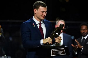 Fernando Mendoza Heisman speech: Indiana football QB thanks mom, grandparents