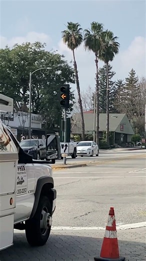 Econolite “12” left turn arrow lights with LED #lacanadaflintridge CA #losangeles #usa