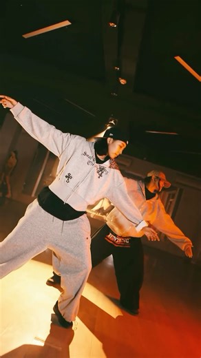 dilya on Instagram: "DC : @diokxxy_88 & @dawjrst.88 🎶 // @theneighborhood - Jealou$y #dance #choreography #theneighbourhood #trending #duo"