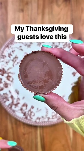 Easy peanut butter cup turkeys #turkeyday #Thanksgiving #peanutbuttercups #cute