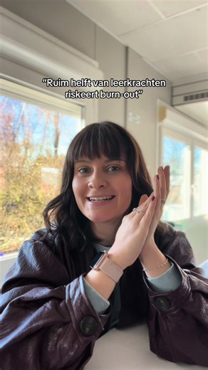 Unpopular opinion, maar ik deel hem toch: Ja, de werkdruk ligt hoog. Ja, wij staan altijd “aan”. Ja, ons werk gaat thuis gewoon verder (ook buiten de werkuren en tijdens de vakanties). En ja, ik doe mijn job heel graag en ik zou het liefst nog zo lang mogelijk blijven doen, maar ik snap heel goed dat leerkrachten het na een tijdje moeilijk hebben met alles wat er op ons afkomt. Wees een beetje liever voor de mensen die jullie hebben leren lezen en schrijven en die jullie hebben voorbereid op de 