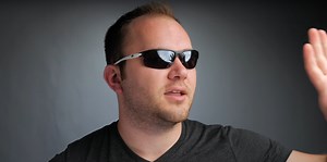 How to Solve the Glare Issue When Lighting People with Glasses