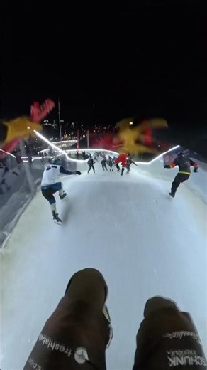 Public ice skating in France 🇫🇷🤯